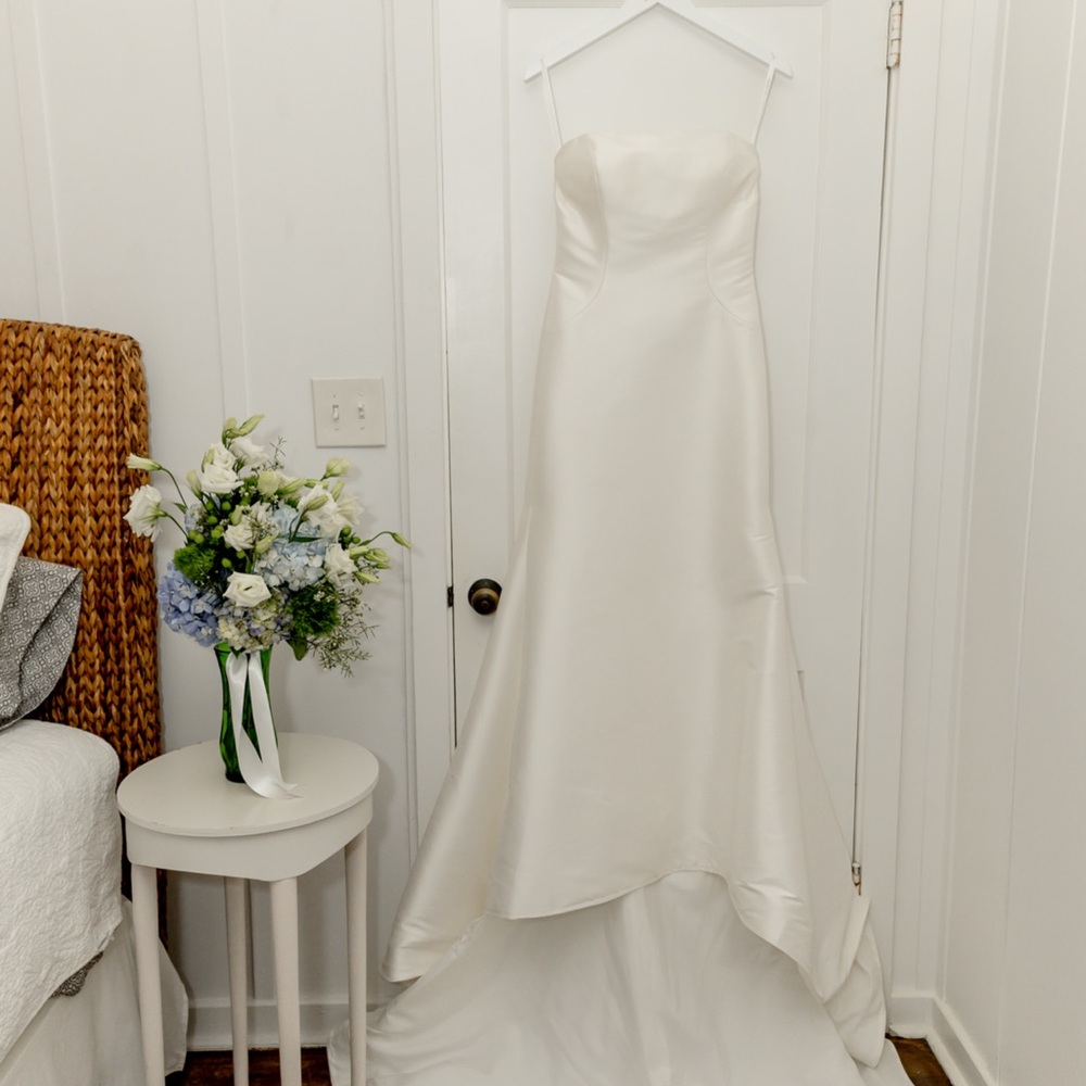 Elegant Strapless White Wedding Dress